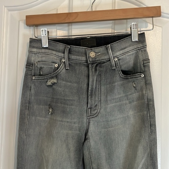 Mother Denim | Insider Crop Step Fray Best Left in the Shadows Sz 24/2 Gray Wash - Picture 4 of 14